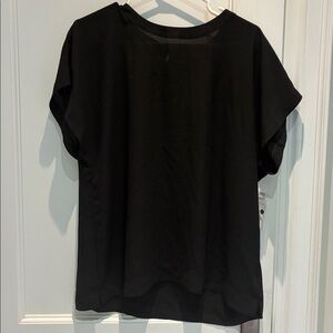 BNWT Violet + Claire Classic Black Women's Top⭐️